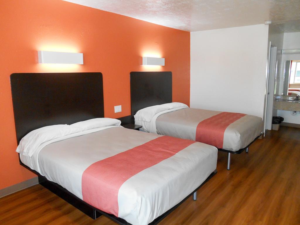 Motel 6-Madisonville, Tx Bagian luar foto