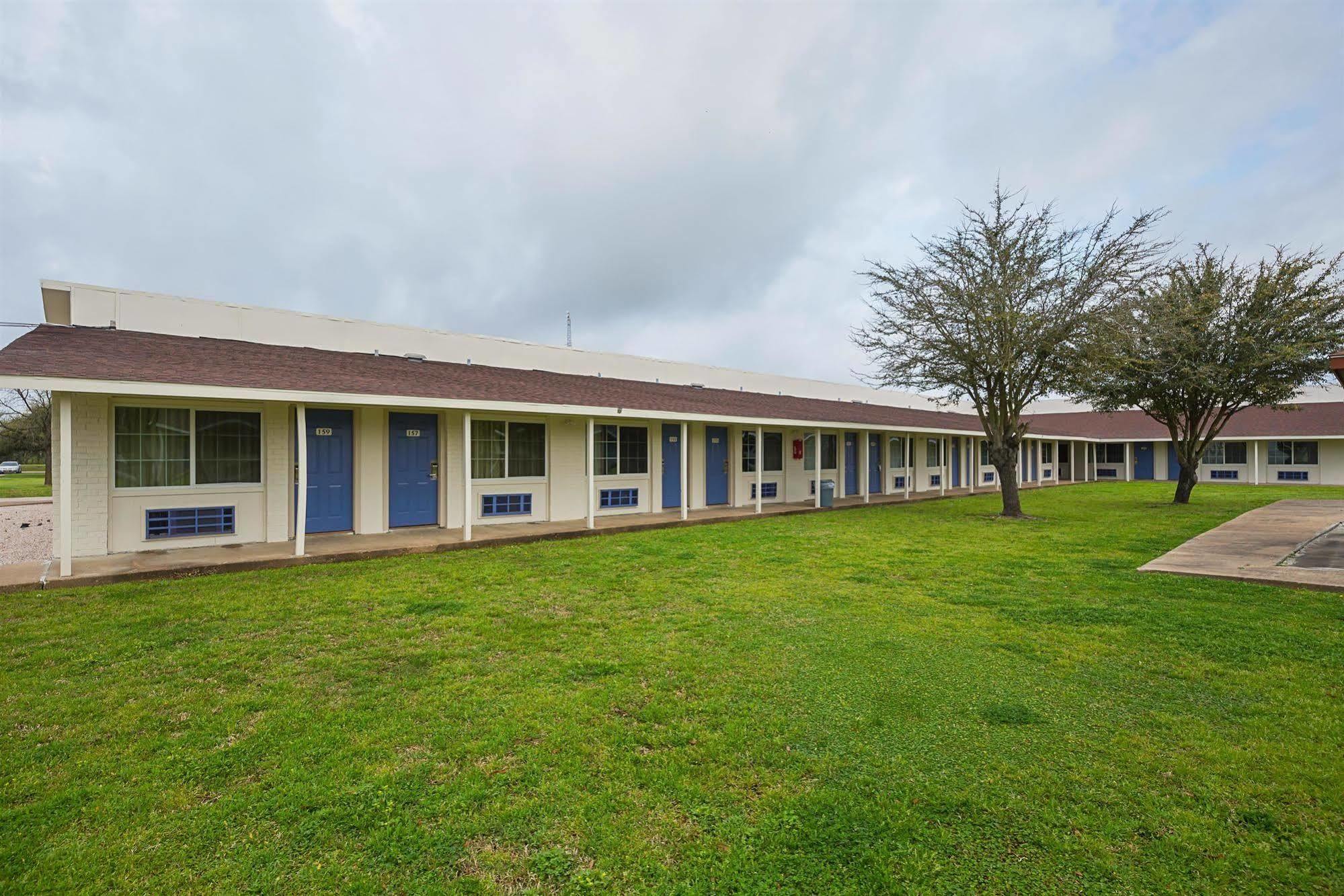 Motel 6-Madisonville, Tx Bagian luar foto