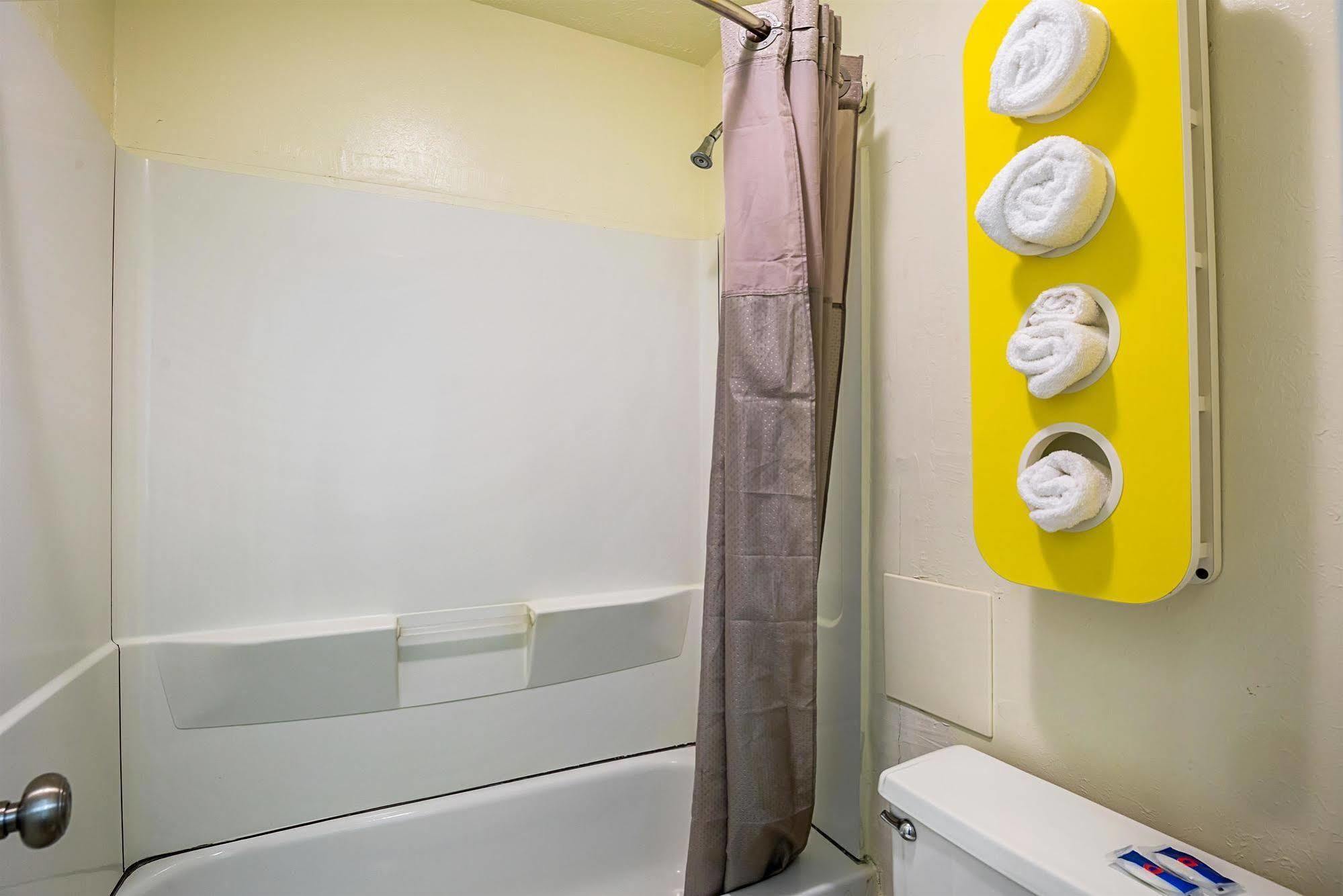 Motel 6-Madisonville, Tx Bagian luar foto