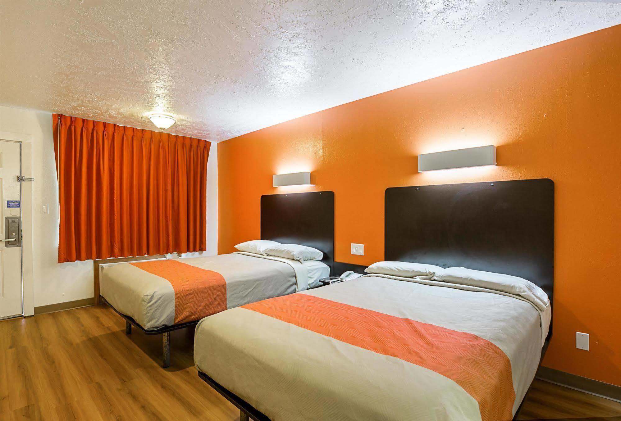 Motel 6-Madisonville, Tx Bagian luar foto