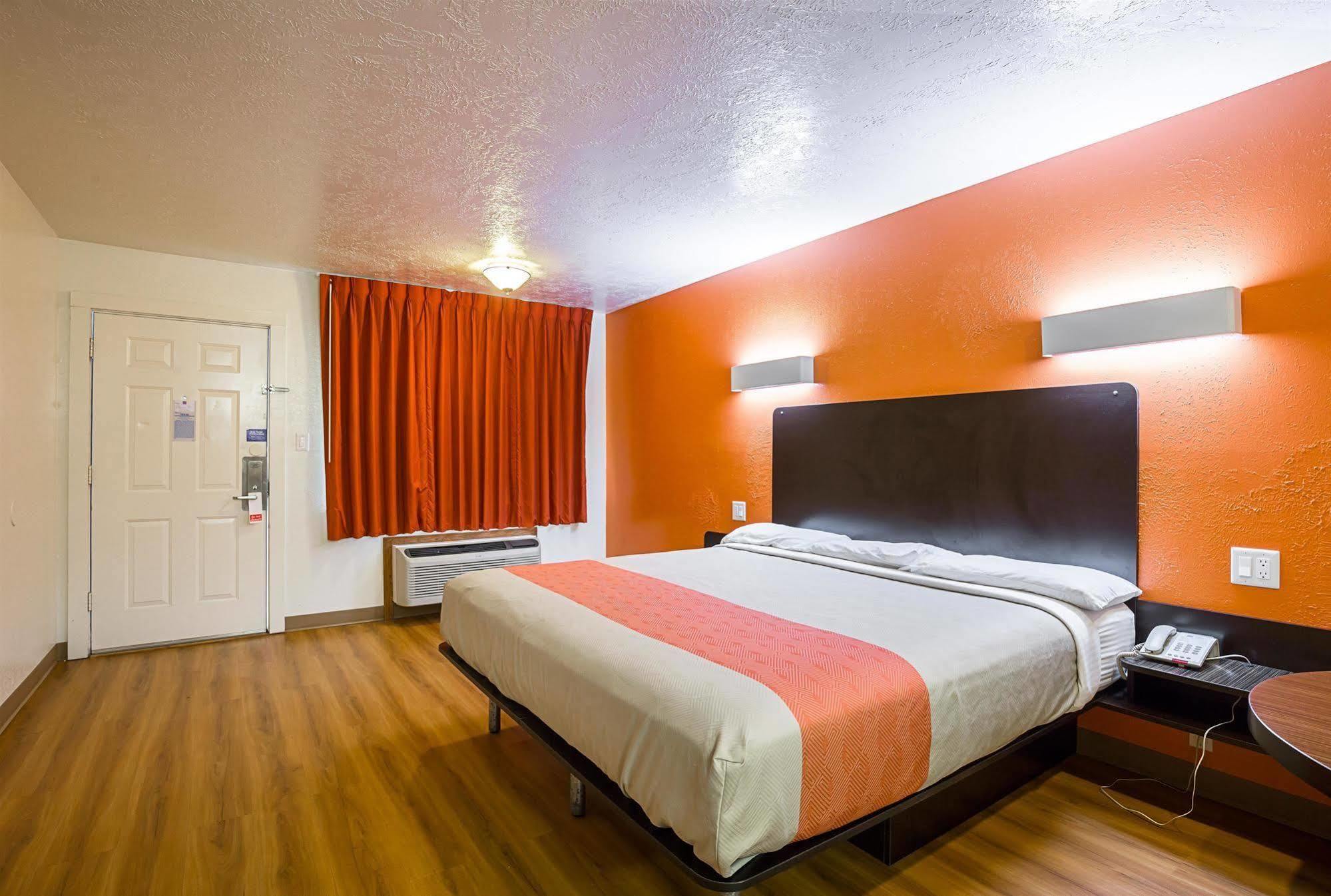 Motel 6-Madisonville, Tx Bagian luar foto