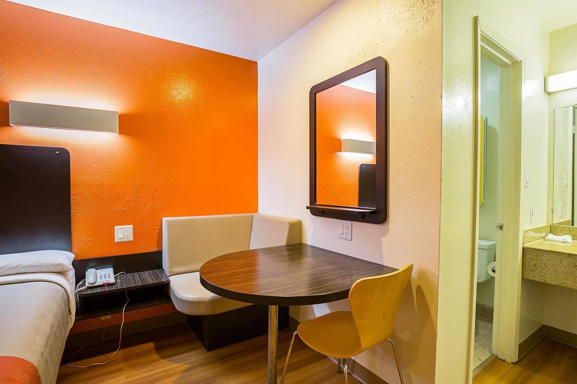 Motel 6-Madisonville, Tx Bagian luar foto