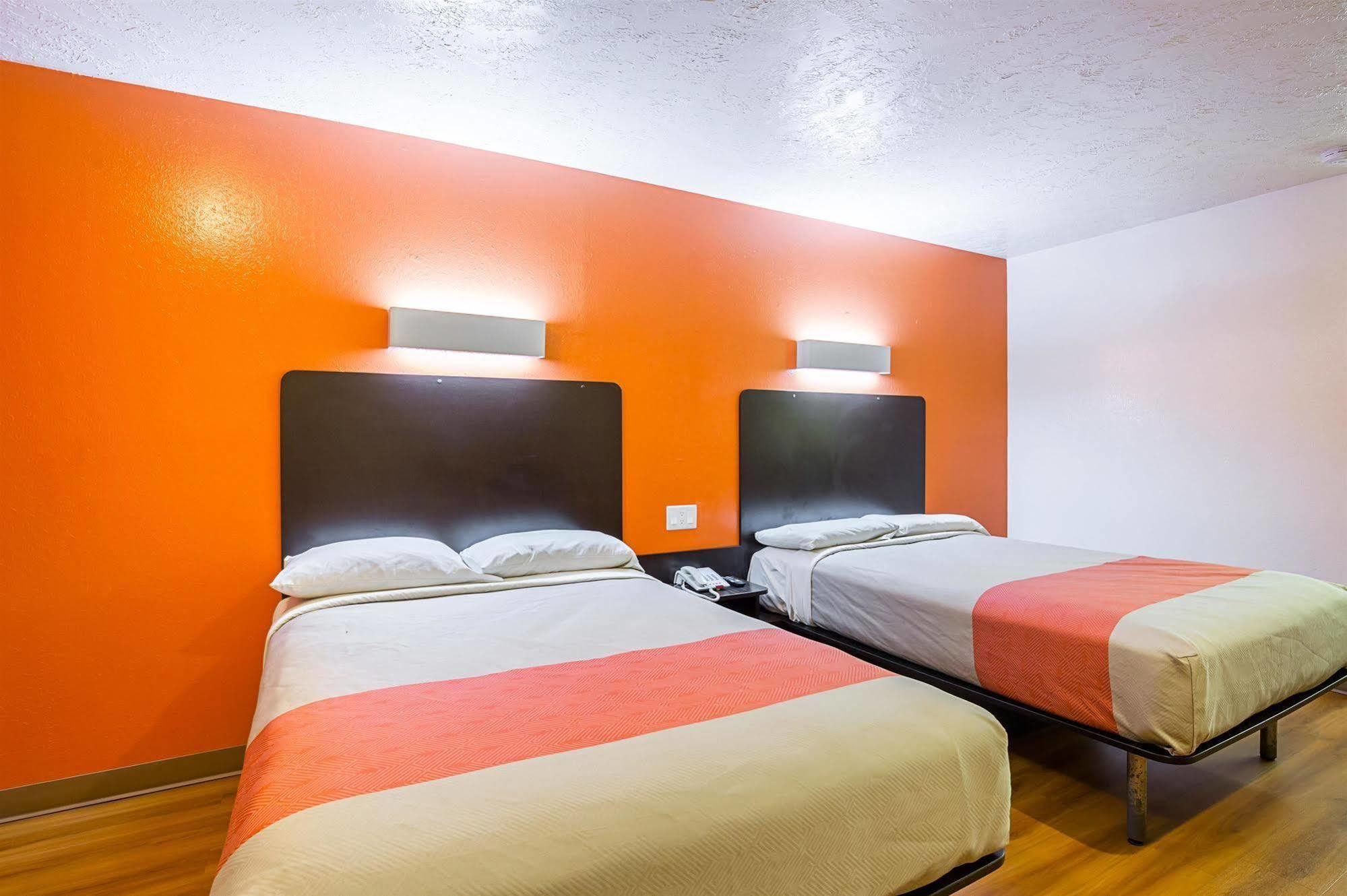 Motel 6-Madisonville, Tx Bagian luar foto
