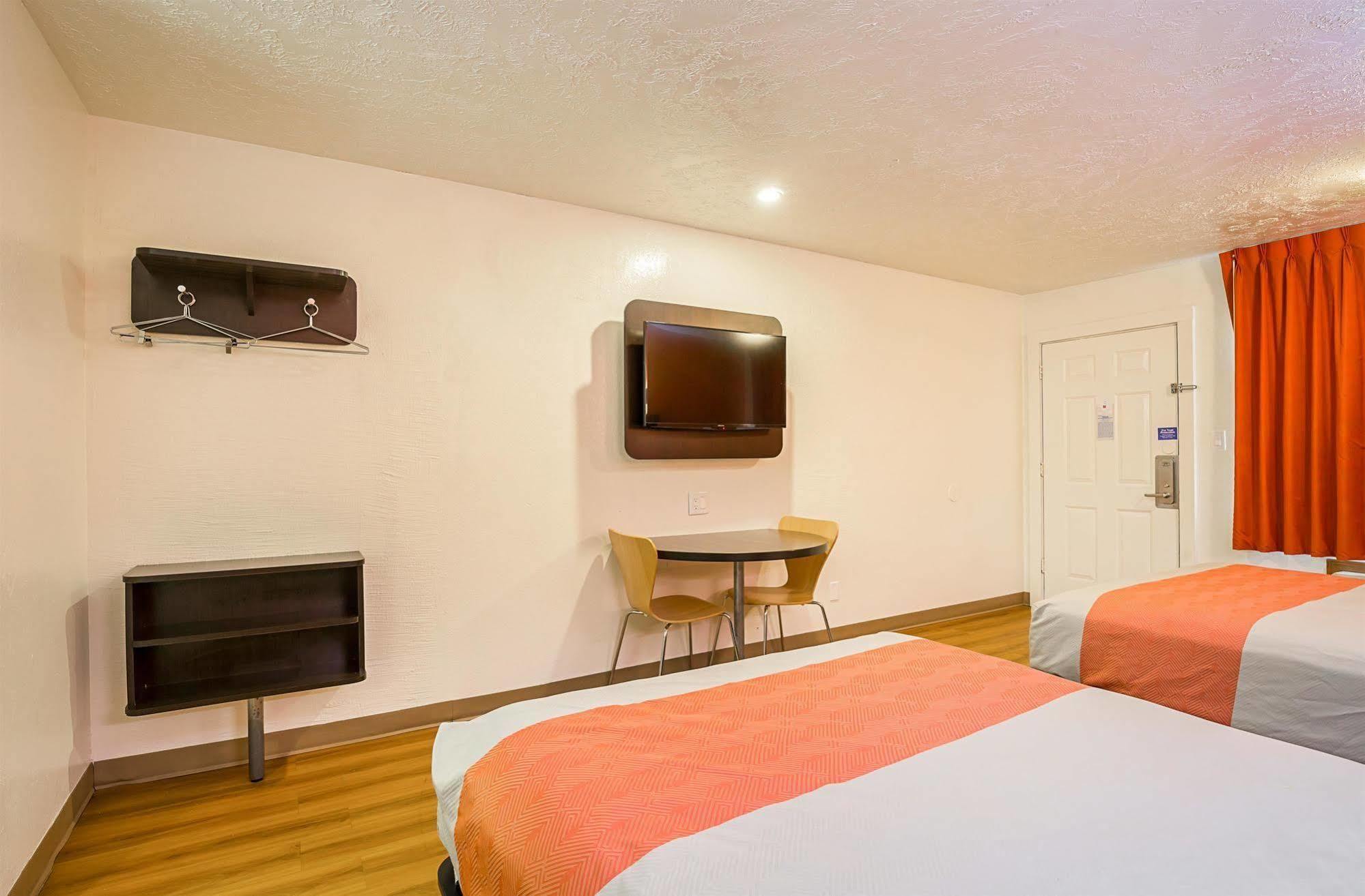 Motel 6-Madisonville, Tx Bagian luar foto